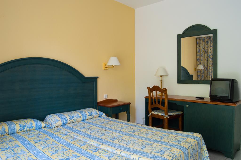 Hotel Es Pi 2 Playa Migjorn Zimmer foto