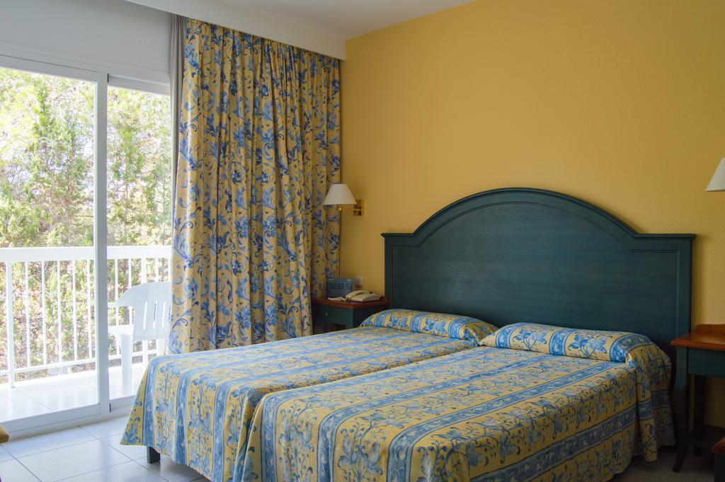 Hotel Es Pi 2 Playa Migjorn Zimmer foto